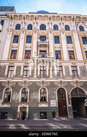 Riga, Lettonie - 25 juin 2016 : immeuble d'appartements sur la rue Gertrudes à Riga Banque D'Images