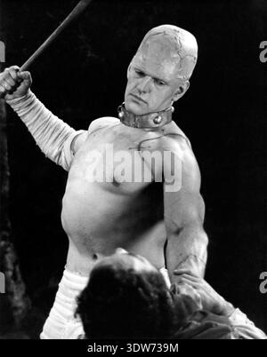 DAVID / DAVE PROWSE comme le monstre dans L'HORREUR DE FRANKENSTEIN (1970) réalisateur / producteur JIMMY SANGSTER scénario Jeremy Burnham et Jimmy Sangster basé sur des personnages créés par Mary Shelley musique Malcolm Williamson Hammer films / EMI films Banque D'Images