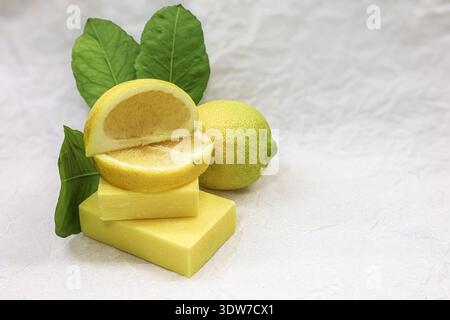 Savon au citron fait main bio pour Spa Branding Banque D'Images