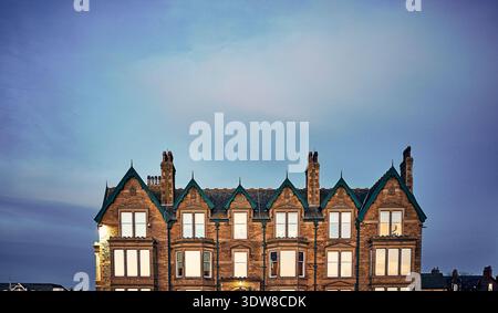Bureaux du Conseil au coucher du soleil à Lytham St Annes, Royaume-Uni Banque D'Images