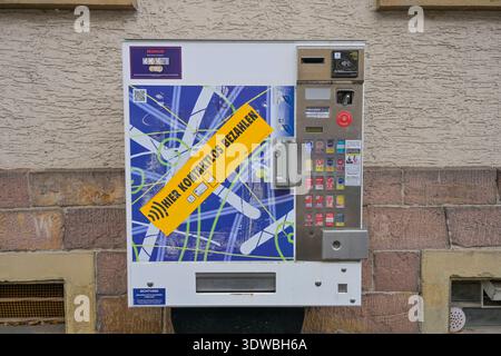 Zigaretten-Automat, Durlach, Karlsruhe, Bade-Württemberg, Deutschland *** distributeur automatique de cigarettes, Durlach, Karlsruhe, Bade-Württemberg, Allemagne Banque D'Images
