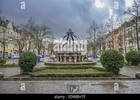 Krautkopfbrunnen, Gutenbergplatz, Karlsruhe, Bade-Württemberg, Deutschland *** Fontaine de Krautkopf, Gutenbergplatz, Karlsruhe, Bade-Württemberg, Allemagne Banque D'Images