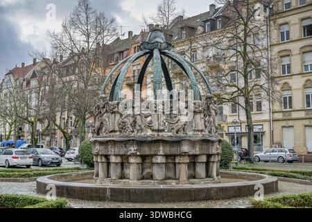 Krautkopfbrunnen, Gutenbergplatz, Karlsruhe, Bade-Württemberg, Deutschland *** Fontaine de Krautkopf, Gutenbergplatz, Karlsruhe, Bade-Württemberg, Allemagne Banque D'Images