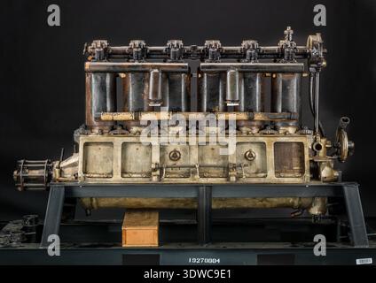 Double entrée de l'ID 1524 ; enregistrement photographique d'archives du moteur alternatif six cylindres en ligne Union type 2-6 refroidi par eau pour avions, conçu par Union Gas Engine Company, Oakland, Californie, 1915, passé 50 heures de test du gouvernement américain en 1917. Banque D'Images