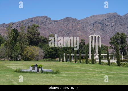 Février 2026 : Monument et terrains Huguenot à Franschhoek, Western Cape, Afrique du Sud. 200 000 protestants quittent la France à cause de l'édit de Nantes. Banque D'Images