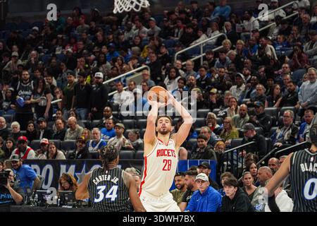Orlando, Floride, États-Unis, 26 février 2026, Houston Rockets Center Alperen Sengun #28 tire un trois au Kia Center. (Crédit photo : Marty Jean-Louis) Banque D'Images