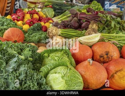 Pays-Bas.Marché agricole à Amsterdam.Beaucoup de légumes et de légumes mûrs Banque D'Images