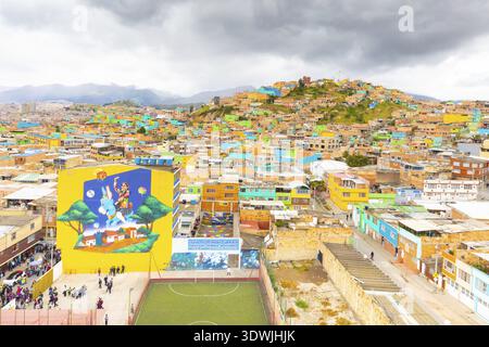 Bogota Colombie 24 juillet vue aérienne du lycée dans le district de Meissen situé sur une colline de Bogota où vivent beaucoup d'enfants qui étudient ici. Tirez Banque D'Images