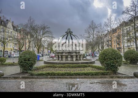 Krautkopfbrunnen, Gutenbergplatz, Karlsruhe, Bade-Wuertemberg, Allemagne Banque D'Images