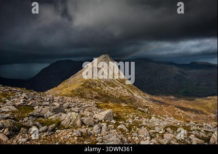 Plus de lumière orageuse, Tryfan Parc National de Snowdonia, Pays de Galles, Royaume-Uni Banque D'Images