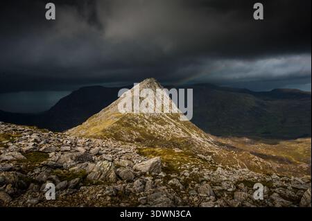 Plus de lumière orageuse, Tryfan Parc National de Snowdonia, Pays de Galles, Royaume-Uni Banque D'Images