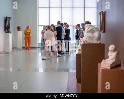 Saransk, Russie - 18 juin 2024 : visite des salles du Musée S.D. Erzya, Saransk Banque D'Images