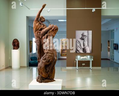 Saransk, Russie - 18 juin 2024 : sculpture 'danse', 1948 à l'intérieur du Musée S.D. Erzya, Saransk Banque D'Images