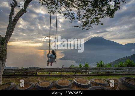 Guatemala, San Juan la Laguna, lever de soleil sur le lac Atitlán Banque D'Images