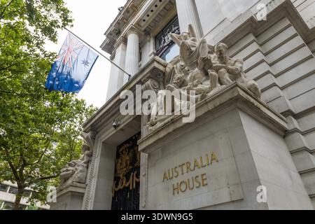 Extérieur du bâtiment Australia House avec drapeau australien. Londres, Royaume-Uni, 10 août 2024 Banque D'Images