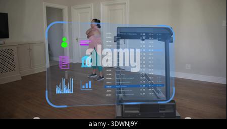 Femme asiatique debout en tunique rose et masque, croisant les bras près du tapis roulant, avec interface holographique Banque D'Images