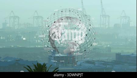 Globe filaire en 3D survolant le port brumeux, montrant grues, navires amarrés, palmiers Banque D'Images