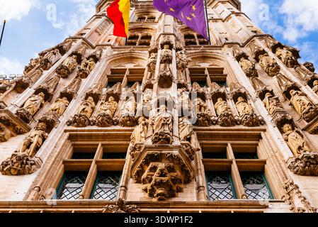 Tour de l'Hôtel de ville de la ville de Bruxelles est un bâtiment emblématique, situé sur le côté sud de la Grand-place / Grote Markt. Bruxelles, Bruxelles- Banque D'Images