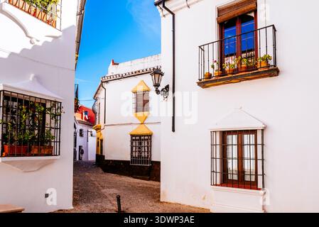 Rue étroite dans le centre historique de Ronda, Málaga, Andalucía, Espagne, Europe Banque D'Images