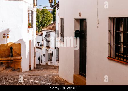 Rue étroite dans le centre historique de Ronda, Málaga, Andalucía, Espagne, Europe Banque D'Images