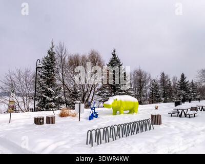 Hiver au Lac Boivin à Granby, Québec, Canada. La zone autour de l'office d'information touristique est populaire pour commencer une visite autour du lac, l'été ou WINT Banque D'Images