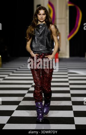 Milan, Italien. 27 février 2026. GCDS automne/hiver 2026-2027 Runway pendant la Fashion week de Milan le 2026 février - Milan, Italie 27/02/2026 crédit : dpa/Alamy Live News Banque D'Images