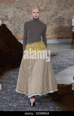 Milan, Italien. 27 février 2026. Défilé MOSCHINO automne/hiver 2026-2027 pendant la Fashion week de Milan le 2026 février - Milan, Italie 27/02/2026 crédit : dpa/Alamy Live News Banque D'Images