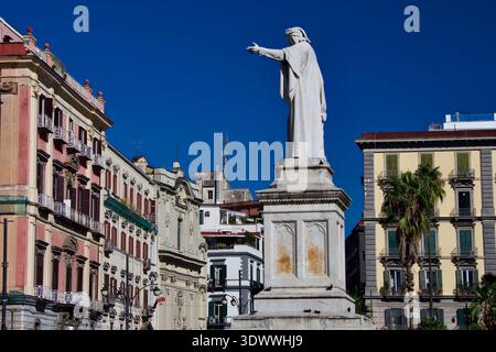 Statue monumentale de Dante Alighieri Piazza Dante Naples Italie Europe Banque D'Images
