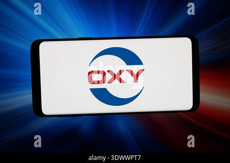 Stuttgart, Allemagne - 02-25-2026 : sur cette photo, le logo de Occidental Petroleum Corporation (oxy) est affiché sur un smartphone Banque D'Images