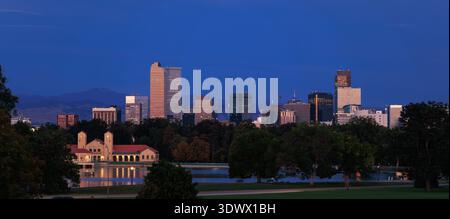 Skyline de Denver Colorado à Twilight Dawn Banque D'Images