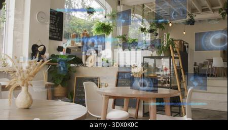 Montrant la table ronde en bois avec vase en céramique et chaise blanche au café, avec AR HUD Banque D'Images