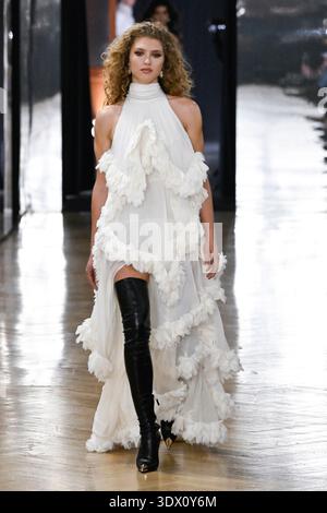 Milan, Italien. 27 février 2026. BLUMARINE automne/hiver 2026-2027 Runway pendant la Fashion week de Milan le 2026 février - Milan, Italie 27/02/2026 crédit : dpa/Alamy Live News Banque D'Images