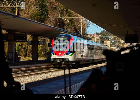 Como Italie, Como S. Giovanni Stadler Rail Rabe 524 ETR 524 Tilo (Treni Regionali Ticino Lombardia) par Trenord et les chemins de fer fédéraux suisses Banque D'Images