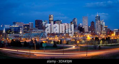 Denver Colorado Skyline at Night Banque D'Images