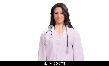 Médecin féminin portant un manteau blanc et un fond transparent de stéthoscope Banque D'Images