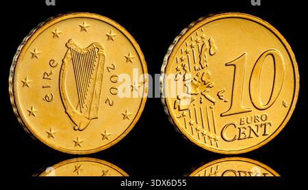 La pièce irlandaise de 10 cents , en circulation depuis 2002, présente la harpe celtique (conçue par Jarlath Hayes) avec « Éire » et l'année. Banque D'Images