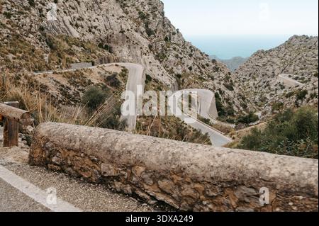 Épingle à cheveux spiralée nus de sa Corbata sur la route de sa Calobra, Majorque Banque D'Images