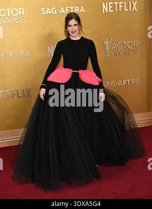Los Angeles, États-Unis. 01 mars 2026. Kathryn Hahn arrive à la 32e cérémonie annuelle des Actor Awards qui s'est tenue au Shrine Auditorium le 1er mars 2026 à Los Angeles, CA. © Starbuck/AFF-USA.COM crédit : AFF/Alamy Live News Banque D'Images