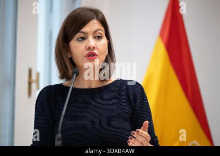 Ministre de la Jeunesse et de l'enfance, Sira Rego, lors de la présentation du 'Buzon de las personas becarias' au Ministère de la Jeunesse et de l'enfance, le 2 Banque D'Images