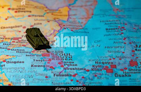 Menace militaire nord-coréenne et agression contre la Corée du Sud sur la carte. Banque D'Images