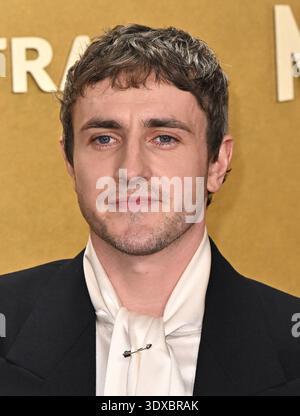 Los Angeles, États-Unis. 01 mars 2026. Paul Mescal arrive à la 32e cérémonie annuelle des Actor Awards qui s'est tenue au Shrine Auditorium le 1er mars 2026 à Los Angeles, CA. © Starbuck/AFF-USA.COM crédit : AFF/Alamy Live News Banque D'Images