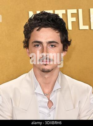 Los Angeles, États-Unis. 01 mars 2026. Timothee Chalamet arrive à la 32e cérémonie annuelle des Actor Awards qui s'est tenue au Shrine Auditorium le 1er mars 2026 à Los Angeles, CA. © Starbuck/AFF-USA.COM crédit : AFF/Alamy Live News Banque D'Images