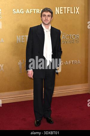 Los Angeles, États-Unis. 01 mars 2026. Paul Mescal arrive à la 32e cérémonie annuelle des Actor Awards qui s'est tenue au Shrine Auditorium le 1er mars 2026 à Los Angeles, CA. © Starbuck/AFF-USA.COM crédit : AFF/Alamy Live News Banque D'Images