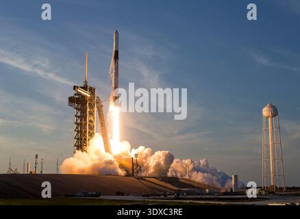 Le SpaceX Crew-10 de la NASA est lancé à bord d'une fusée SpaceX Falcon 9 transportant le vaisseau spatial Dragon piloté par l'astronaute et le Major Nichole 'Vapor' Ayer, du Kennedy Space Center, Floride, États-Unis, 14 mars 2025. Usage éditorial exclusif. Ne pas approuver. Crédit : NASA / Un Gemignani. Banque D'Images