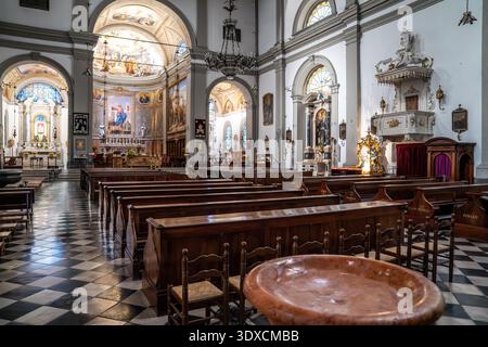 Une vue grand angle de l'intérieur de la Chiesa del Santissimo Redentore, la cathédrale principale de la ville forteresse en forme d'étoile de Palmanova. L'image Banque D'Images