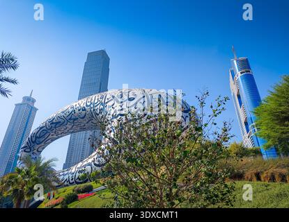 11 23 2025 - Dubaï, Émirats arabes Unis. Musée du futur. Bâtiment moderne futuriste à Dubaï. Banque D'Images