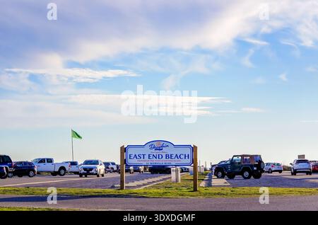 Dauphin Island, Alabama, États-Unis - 27 février 2026 : un panneau se trouve à l'entrée de East End Beach à Dauphin Island, Alabama. Banque D'Images