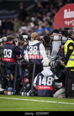Madrid, Espagne. 02 mars 2026. MADRID, ESPAGNE - 02 MARS : photographes à LaLiga EA Sports match entre le Real Madrid et Getafe à l'Estadio Bernabeu le 02 mars 2026 à Madrid, Espagne. (Photo de Ricardo Nogueira/Sports Press photo) crédit : SPP Sport Press photo. /Alamy Live News Banque D'Images