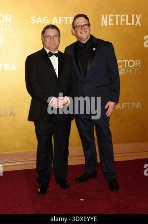 LOS ANGELES, CALIFORNIE - 1er MARS : (G-d) Sean Astin, président, SAG-AFTRA, et Duncan Crabtree-Ireland, directeur exécutif national de SAG-AFTRA et Chi Banque D'Images