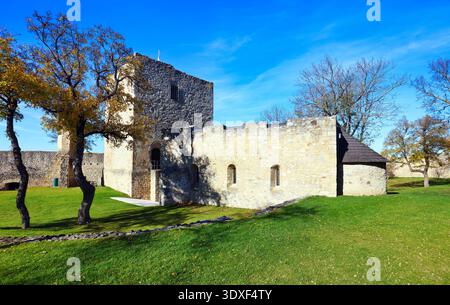 Ruines du château de Hainburg à Hainburg an der Donau. Vue aérienne du château médiéval. Les ruines sont situées en basse-Autriche, près de la frontière avec la Slovaquie Banque D'Images